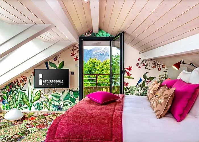 Les Villas des Tresoms Lake&Spa Resort Annecy avec Piscine