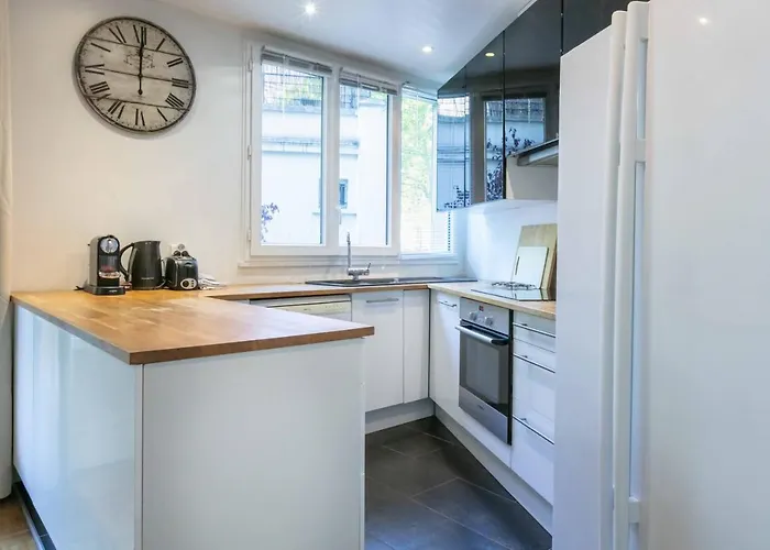 Paris City - Spacious 3 Rooms Flat For Families - 3 Minutes From Metro Station