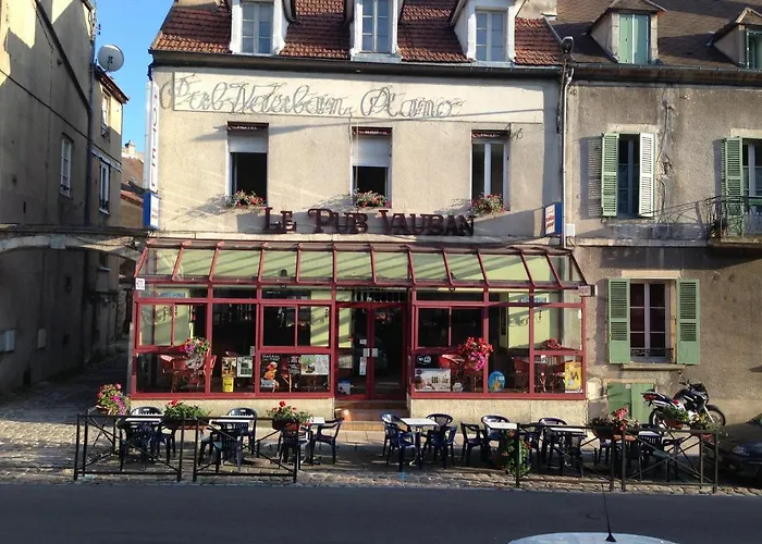 Hotel Pub vauban terreaux à Avallon